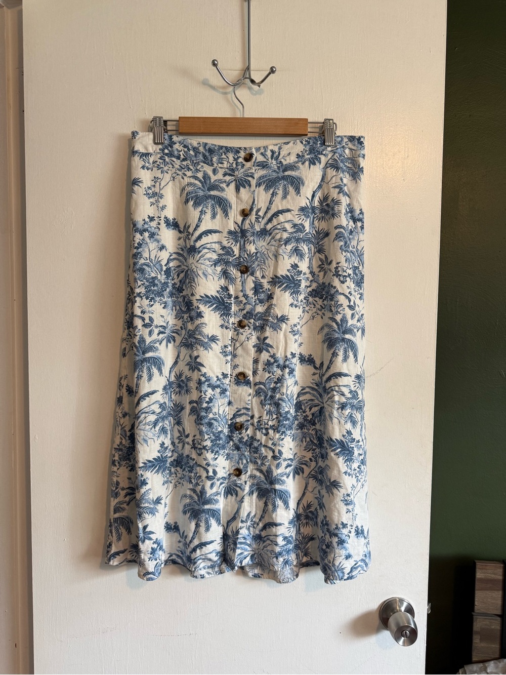 LC Lauren Conrad white and blue palm tree floral print summer midi skirt